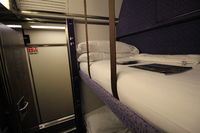 Couchette dans une cabine double à bord du train de nuit Caledonian Sleeper reliant Londres à Édimbourg, Glasgow et Fort William en Écosse
