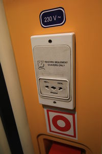 Prise électrique (rasoirs seulement) à bord du train de nuit EN463 Kálmán Imre de Munich à Budapest