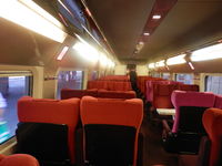 Intérieur d’un wagon de Eurostar rouge en classe comfort 2