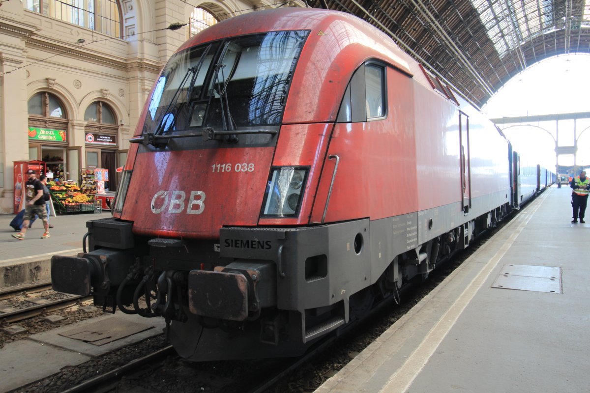 Locomotive Munich ⇄ Budapest en gare de Budapest