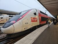 Motrice arrière d’un TGV Lyria en gare de Paris Gare de Lyon