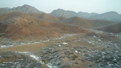 Vue du train entre Ürümqi et Xi’An, Chine Vue du train entre Ürümqi et Xi’An, Chine